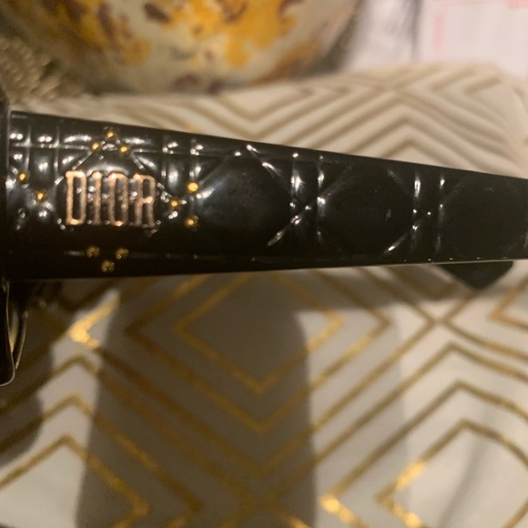Authentic black Dior sunglasses come with card and case !! - Picture 5 of 6